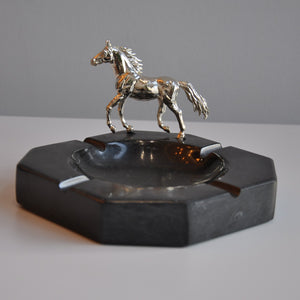 AT AKSESUARLI MERMER KÜLLÜK