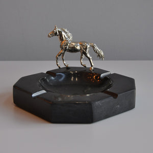 AT AKSESUARLI MERMER KÜLLÜK