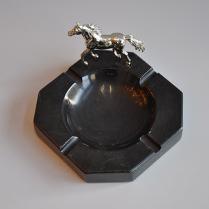 AT AKSESUARLI MERMER KÜLLÜK