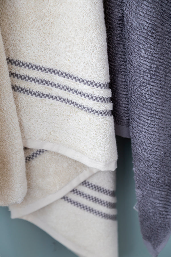 MODEO Bornoz Aile Seti